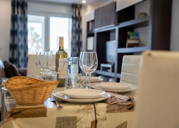 La Caleta De * Mogro